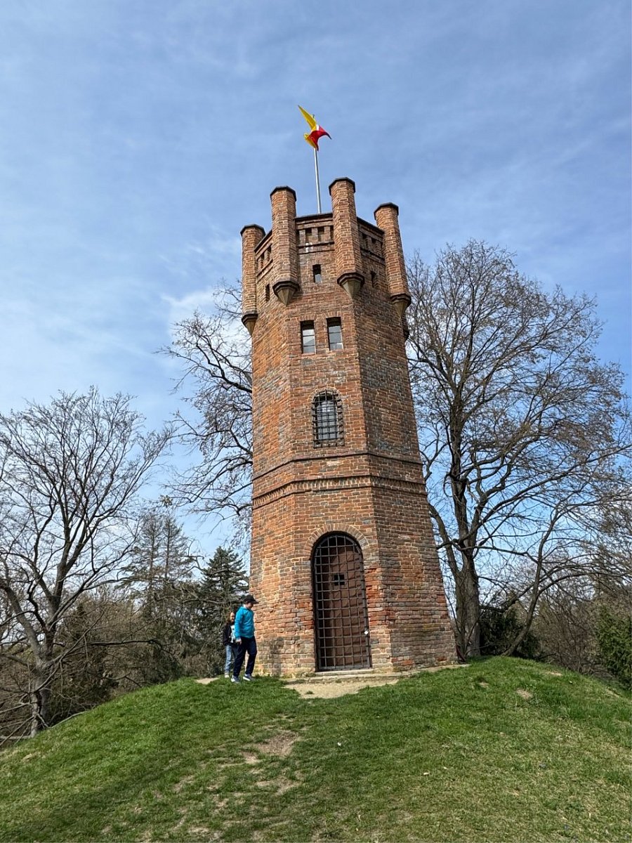 Červená věž (280&nbsp;m)