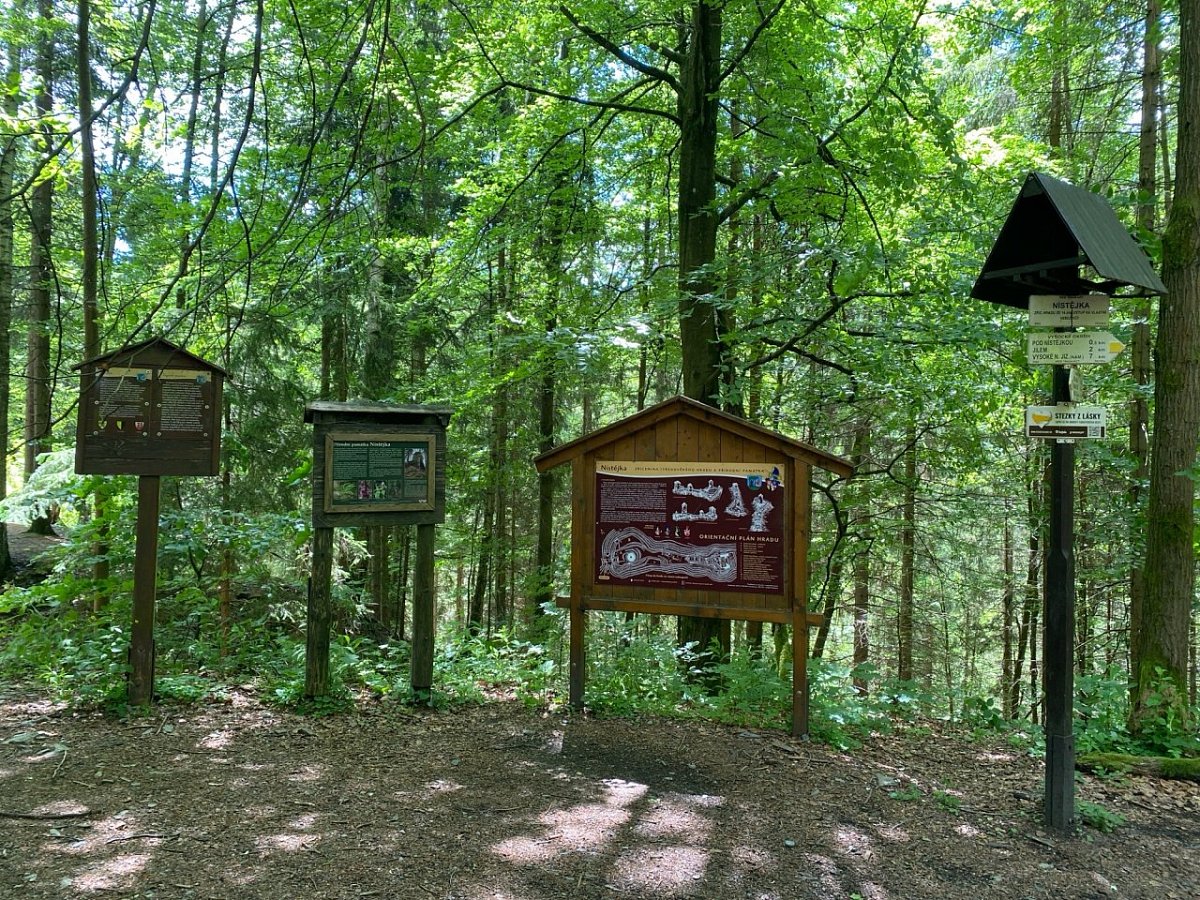 Nístějka - zřícenina hradu (480&nbsp;m)