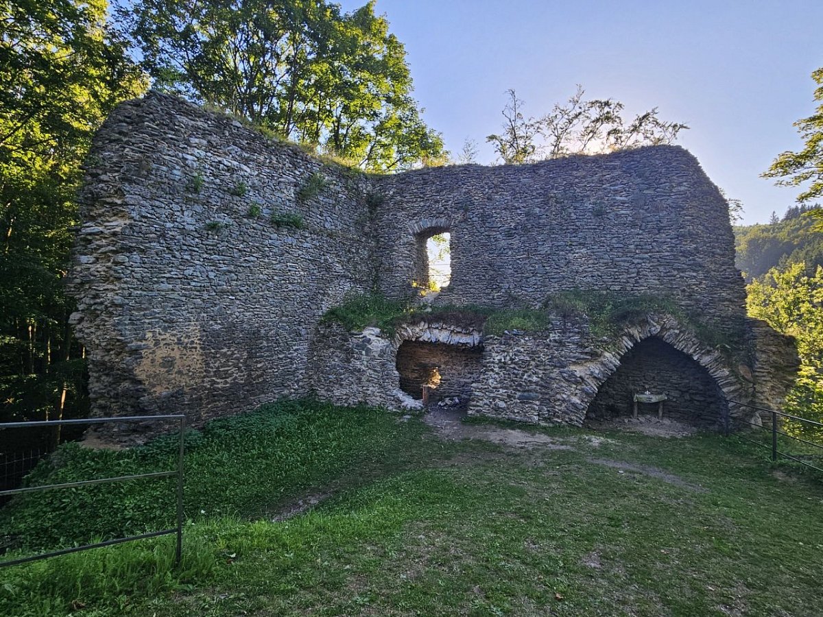 Navarov - zřícenina (429&nbsp;m)