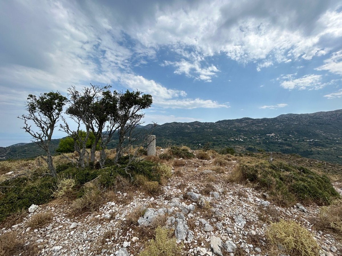 Απλώνες (640&nbsp;m)